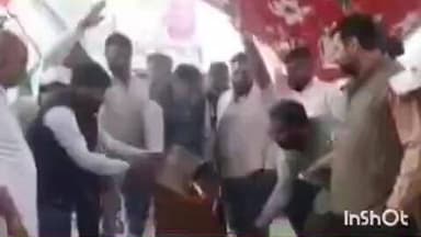 रायपुर कर्चुलियान: युवा कांग्रेस ने भाजपा मंत्री कैलाश विजयवर्गीय का पुतला फूंका, रायपुर कर्चुलियान के युवा रहे शामिल