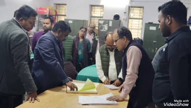 चुनार: अपर जिलाधिकारी भू-राजस्व ने चुनार तहसील का निरीक्षण किया, 10 वर्ष से अधिक पुराने वादों के निस्तारण का दिया निर्देश