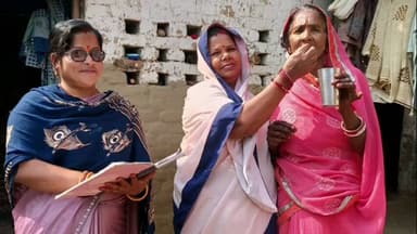 साहेबपुर कमाल: फाइलेरिया उन्मूलन के लिए प्रखंड क्षेत्र में आशा कार्यकर्ताओं ने चलाया सर्वजन दवा सेवन अभियान