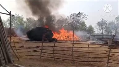 জয়পুর: জয়পুর রানীবাঁধের অদূরে জল ট্যাংকির সামনে খড়ের গাদায় আগুন