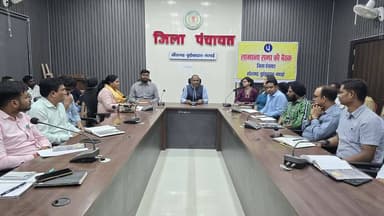 जिला पंचायत सभा कक्ष मैकाल सदन में राज्य शासन के निर्देशानुसार ई-ऑफिस संचालन के संबंध में जिला स्तरीय एवं ब्लॉक स्तरीय अ...