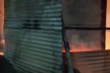 उदयपुरा: किरगी खुर्द मोड पर दो दुकानों में भीषण आग, दोनों दुकानें जलकर खाक, मौके पर पहुंची पुलिस