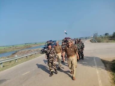 इंडो-नेपाल सीमा पर सुरक्षा का घेरा और कड़ा हो गया है।
एसपी #राहुल_भाटी के निर्देशन में श्रावस्ती के सीमावर्ती क्षेत्रों...