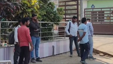 ଘସିପୁରା: ତନେଇପାଳ ଠାରେ ମାଟି ଅତଡ଼ା ଖସି ଶ୍ରମିକ ମୃତ ଘଟଣାରେ ପରିବାର ଲୋକଙ୍କୁ ଭେଟିଲେ ଉପ ଜିଲ୍ଲାପାଳ