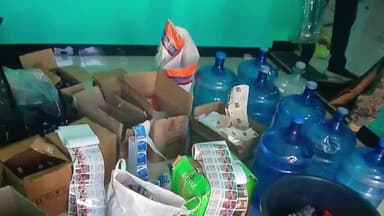 मांडर: मांडर में नकली विदेशी शराब की मिनी फैक्ट्री का भंडाफोड़, भारी मात्रा में शराब जब्त