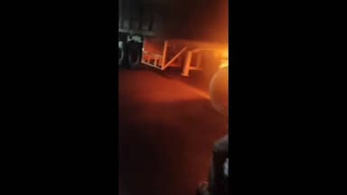 अमानगंज: सत्यम पैलेस के पास चलते ट्राला में लगी भीषण आग, मची अफरा-तफरी