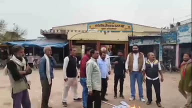 पवई: पवई में कांग्रेसियों ने मंत्री विजयवर्गीय का पुतला फूंका, मुर्दाबाद के नारे लगाए