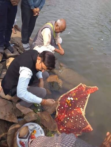 सीप के उद्गम से संगम तक प्रारंभ हुई सीप संकल्प पदयात्रा
पूजन के साथ सीप मैया को चढ़ाई चुनरी
-----
#श्योपुर-/ कलेक्टर एवं ...