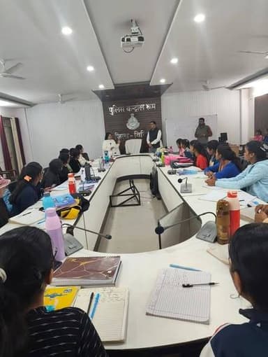 सशक्त वाहिनी की बालिकाओं को न्यायिक एवं प्रतियोगी परीक्षाओं पर मार्गदर्शन
..
अंतर्राष्ट्रीय सामाजिक न्याय दिवस के अवसर ...