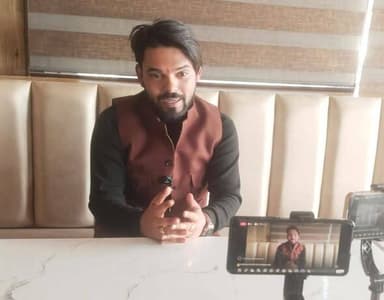 संन्यास नहीं, सिस्टम के खिलाफ खुला विद्रोह: प्रिंस गर्ग का सरकार पर तीखा हमला #kangralive
सोशल मीडिया के नकली सितारे चम...