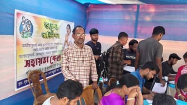 কৃষ্ণগঞ্জ: কৃষ্ণগঞ্জ ব্লক অফিসে তৃণমূল কংগ্রেসের পক্ষ থেকে ষষ্ঠ দিনে যুবসাথী প্রকল্পের ফর্ম ফিলাপের সহায়তা কেন্দ্রে উপচে পড়া ভীড