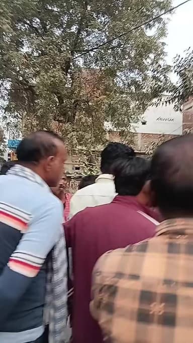 अनियंत्रित ट्रक ने छात्रा को मारा टक्कर, मौके पर ही मौ/त, मामला मैरवा के बभनौली चट्टी के समीप की हैं।