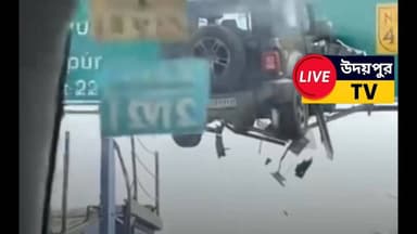 #রাস্তায় চলার কথা, কিন্তু গাড়ি গেল আকাশ ভ্রমণে!বিলাসবহুল গাড়ি হাওয়ায় ঝুলে, চোখ কপালে পথচারীদের।