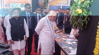 #হাঁপানিয়ার আন্তর্জাতিক মেলা প্রাঙ্গনে বিভিন্ন স্টল ঘুরে দেখলেন স্বরাষ্ট্রমন্ত্রী অমিত শাহ।