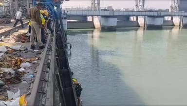 पशुलोक बैराज गंगा नदी में मिला अज्ञात ब्यक्ति का शव।