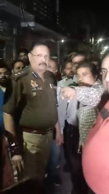 शाहजहांपुर लाॅट साहब का जुलूस शांतिपूर्ण संपन्न कराने के लिए पुलिस ने कसी कमर, सदर बाजार क्षेत्र के हाथीथान में एसपी राज...