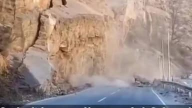 किन्नौर में NH-5 पर लैंडस्लाइड , अचानक गिरी चट्टानें, उठा धूल का गुब्बार, डेढ़ घंटे ठप रहा यातायात, पहाड़ से भारी भरकम च...