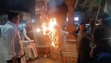 कैलाश विजयवर्गी के बयान के बाद अब प्रदेश के साथ-साथ नागौद के बस स्टैंड चौक पर कांग्रेसियों ने कैलाश विजयवर्गी का पुतला द...