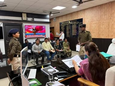 डीएम के जनता दरबार में 84 लोगों की सुनी गई समस्या।
औरंगाबाद: जिला पदाधिकारी अभिलाषा शर्मा ने अपने कार्यालय कक्ष में सात...