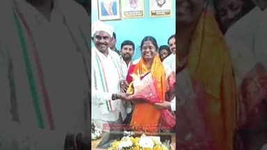 వనపర్తి మున్సిపల్ చైర్మన్గా పదవి బాధ్యతలు స్వీకరించిన ఎస్ ఎల్ ఎన్ మాధవి సన్మానించడం మెగా రెడ్డి