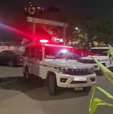 રાજકોટ દક્ષિણ: રાજકોટ અમદાવાદ હાઈવે પરથી વધુ બે શખ્સોને ગાંજાના જથ્થા સાથે ઝડપી પાડતી શહેર એસોજી