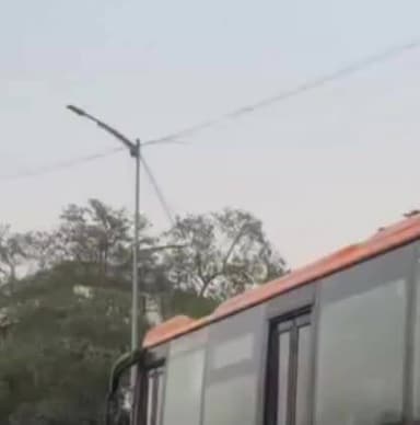 રાજકોટ દક્ષિણ: 150ફૂટ રીંગ રોડ પર BRTSબસચાલકદ્વારા રેલિંગ તોડી બે કાર સાથે ટક્કર થતા ત્રીપલ અકસ્માત સર્જાયો, સદનસીબે જાનહાની અટકી