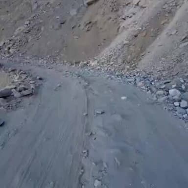 हंगरंग: मलिंग नाला के समीप सड़क बहाल, पहाड़ों से गिर रहे हल्के पत्थर, लोगों से बरतने की अपील की गई- जिप्र