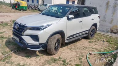 बिधूना: कुदरकोट क्षेत्र के रामपुर खास गांव में सड़क क्षतिग्रस्त करने वाली पूर्व मंत्री की कार को पुलिस ने पकड़ा, मुकदमा दर्ज