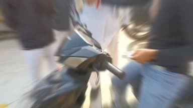 🛵 साइड न देने की बात पर सरेआम बवाल!
बदायूं में स्कूटी को साइड न देने को लेकर युवक ने बुजुर्गों को दौड़ा-दौड़ाकर पीटा 😡
स...