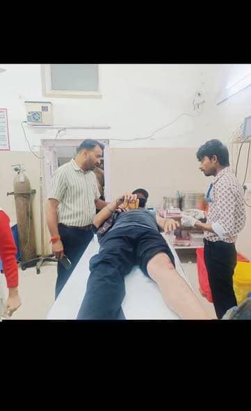 गरोठ
दिल्ली से उज्जैन महाकाल दर्शन के लिए जा रहे श्रद्धालु 8 लेन पर कार का टायर फटने से हुए दुर्घटना का शिकार। घायलों को...