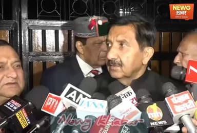 कांग्रेस हाइकमान से मीटिंग के बाद उप मुख्यमंत्री मुकेश अग्निहोत्री मीडिया को बैठक के बारे में जानकारी देते हुए