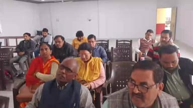 सहसवान में संपूर्ण समाधान दिवस किया गया है एडीएम एफआर की अध्यक्षता में किया गया है 10 शिकायती प्रार्थना पत्र आई दोका मौक