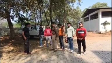 फरीदाबाद: फरीदाबाद में बीच सड़क महिला की हत्या, पति ने सरेआम 3 गोलियां मारीं, पिस्टल लहराता हुआ फरार