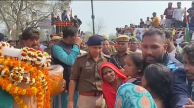 यूपी के #पहले #अग्निवीर #शहीद का पार्थिव शरीर आया गांव, लोगों ने दी #श्रद्धांजलि
#भदोही जनपद के औराई के जेठुपुर निवासी ...