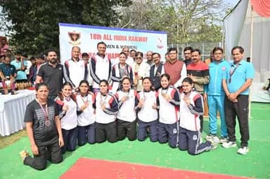 बरेका में आयोजित 18वीं अखिल भारतीय रेलवे हैंडबॉल प्रतियोगिता 2025–26 (महिला वर्ग) में उत्तर रेलवे ने उत्कृष्ट खेल भावना के साथ तृतीय स्थान अर्जित किया। आपकी मेहनत और आत्मविश्वास सराहनीय है। 🌟🥉
#Handball #IndianRailways @northernrailway