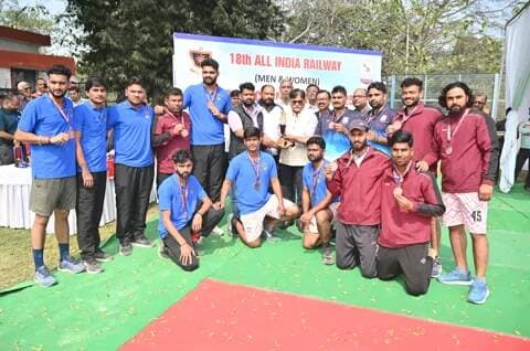 18वीं अखिल भारतीय रेलवे हैंडबॉल प्रतियोगिता 2025–26 (पुरुष वर्ग) में पूर्वोत्तर रेलवे ने उत्कृष्ट खेल कौशल का प्रदर्शन करते हुए तृतीय स्थान प्राप्त किया।
आपकी निरंतर मेहनत और खेल भावना प्रेरणादायी है। 👏🥉
#Handball @nerailwaygkp