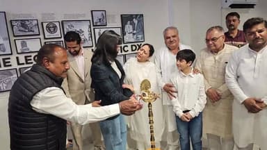 मार्केट में फिर गूंजा काइनेटिक का नाम,
सोहना रोड पर खुला कुंदन काइनेटिक शोरूम –
#वाइस चेयरमैन अजिंक्य फिरोदिया ने काटा...