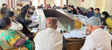 सोलन: बेटी बचाओ, बेटी पढ़ाओ के तहत गठित खण्ड टास्क फोर्स और खण्ड स्तरीय समीक्षा समिति की बैठक आयोजित