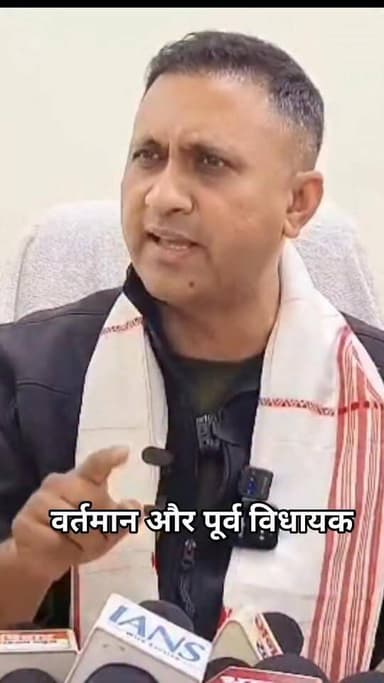 मिमियाने पर आनंद मिश्रा और पूर्व विधायक मुन्ना तिवारी की प्रतिक्रिया