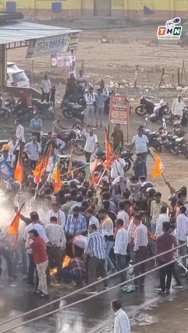 आगर मालवा में कांग्रेस कार्यालय के सामने राहुल गांधी का पुतला जलाने पहुंचे भाजपा कार्यकर्ता हुए कांग्रेस से आमने सामने, ...