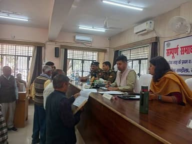 रात्रि गस्त बढ़ायें व क्षेत्र की जानकारी बीट सिपाही एवं चौकीदारों से लेेंः-अशोक कुमार मीणा
आज तहसील सण्डीला में आयोजित सम...