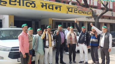 चरखारी: चरखारी में भारतीय किसान यूनियन ने खरीफ फसल बीमा राशि दिलाने की मांग को लेकर डीएम को सौंपा ज्ञापन