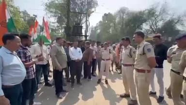 अलीराजपुर: जिले में 'औकात' बयान पर गरमाई सियासत, नेता प्रतिपक्ष पर टिप्पणी से कांग्रेस का प्रदर्शन, विजयवर्गीय से इस्तीफे की मांग