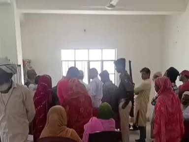 टेढ़ागाछ: टेढ़ागाछ में जनता दरबार का आयोजन, भूमि विवाद के 5 मामलों का मौके पर ही निपटारा