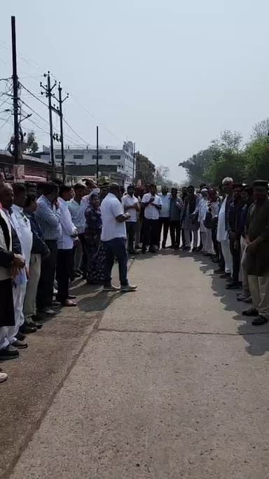 श्रीकैलाश विजयवर्गीय द्वारा नेता प्रतिपक्ष उमंग सिंधार पर टिप्पणी के विरोध में पद से बर्खास्त करने की मांग को लेकर पुतला