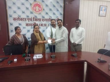 विशेष गहन पुनरीक्षण 2026 के तहत मान्यता प्राप्त राजनीतिक दलों के प्रतिनिधियों के साथ बैठक संपन्न
अंतिम निर्वाचक नामावली...