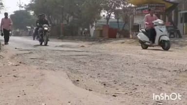 एत्मादपुर: कालिंदी विहार 100 फूटा रोड पर जानलेवा बने गड्ढे, सड़क बदहाली बनी बड़ी समस्या
#jansamsya