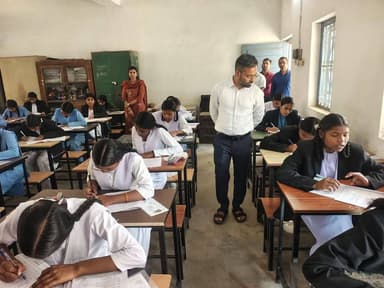 कलेक्टर श्री निलेश महादेव क्षीरसागर का परीक्षा केन्द्रों पर औचक निरीक्षण
कक्षा 10वीं बोर्ड परीक्षा के दौरान व्यवस्थाओं क...