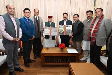 मंडी के 500 वर्ष पूर्ण होने पर स्मारक ‘प्रतीक-चिह्न’ का लोकार्पण
राज्यपाल शिव प्रताप शुक्ल ने आज मंडी में मंडी नगर की स...