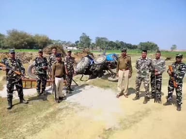 ठाकुरगंज: ठाकुरगंज में अवैध खनन के खिलाफ कार्रवाई, सुखानी थाना क्षेत्र में बालू लदे दो ट्रैक्टर जब्त